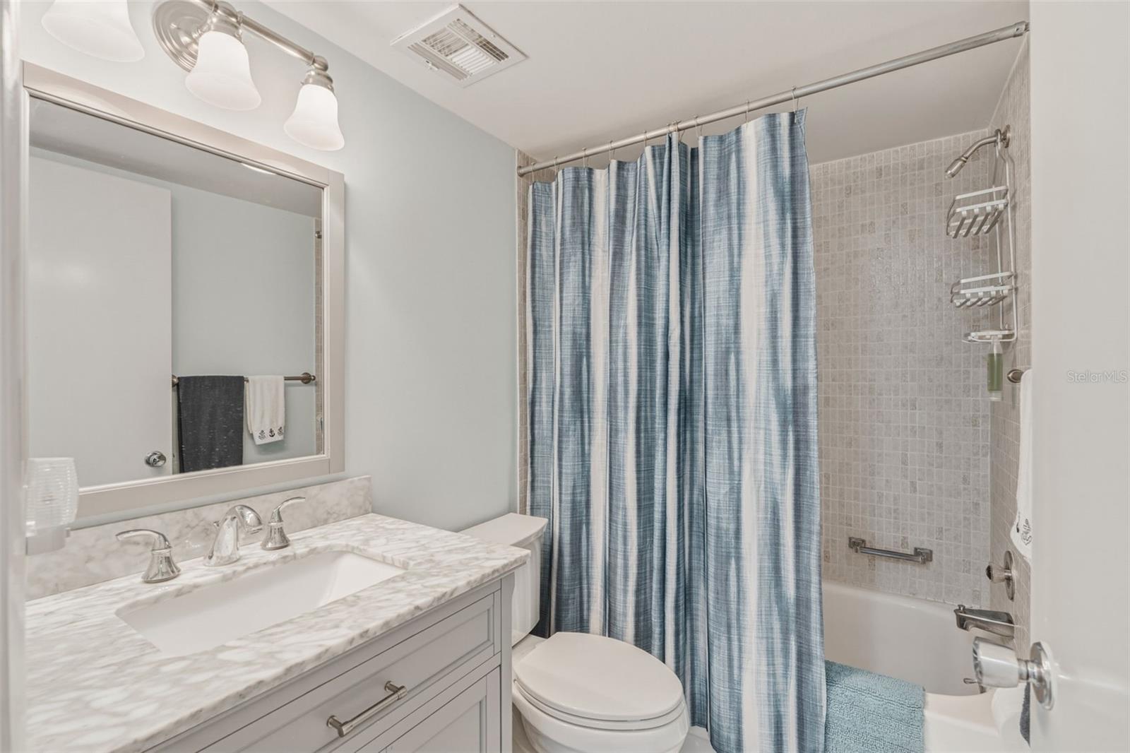 Image 21 of 29 For 1520 Glen Oaks Drive E 247