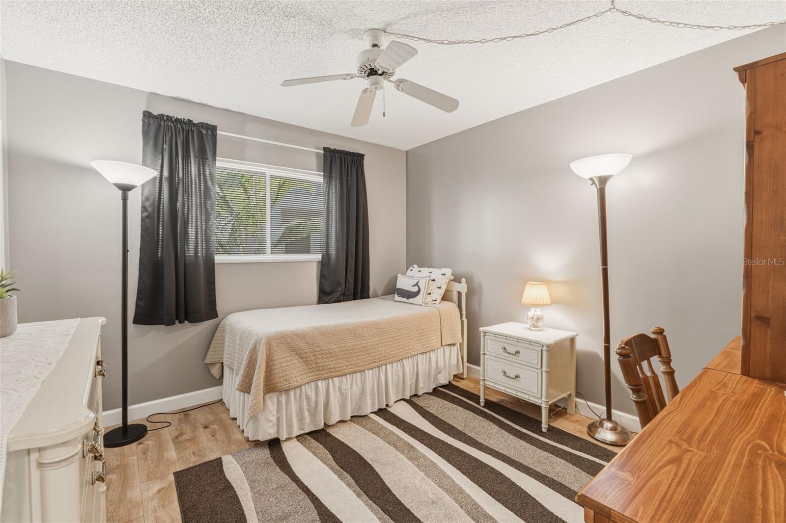 Image 22 of 29 For 1520 Glen Oaks Drive E 247