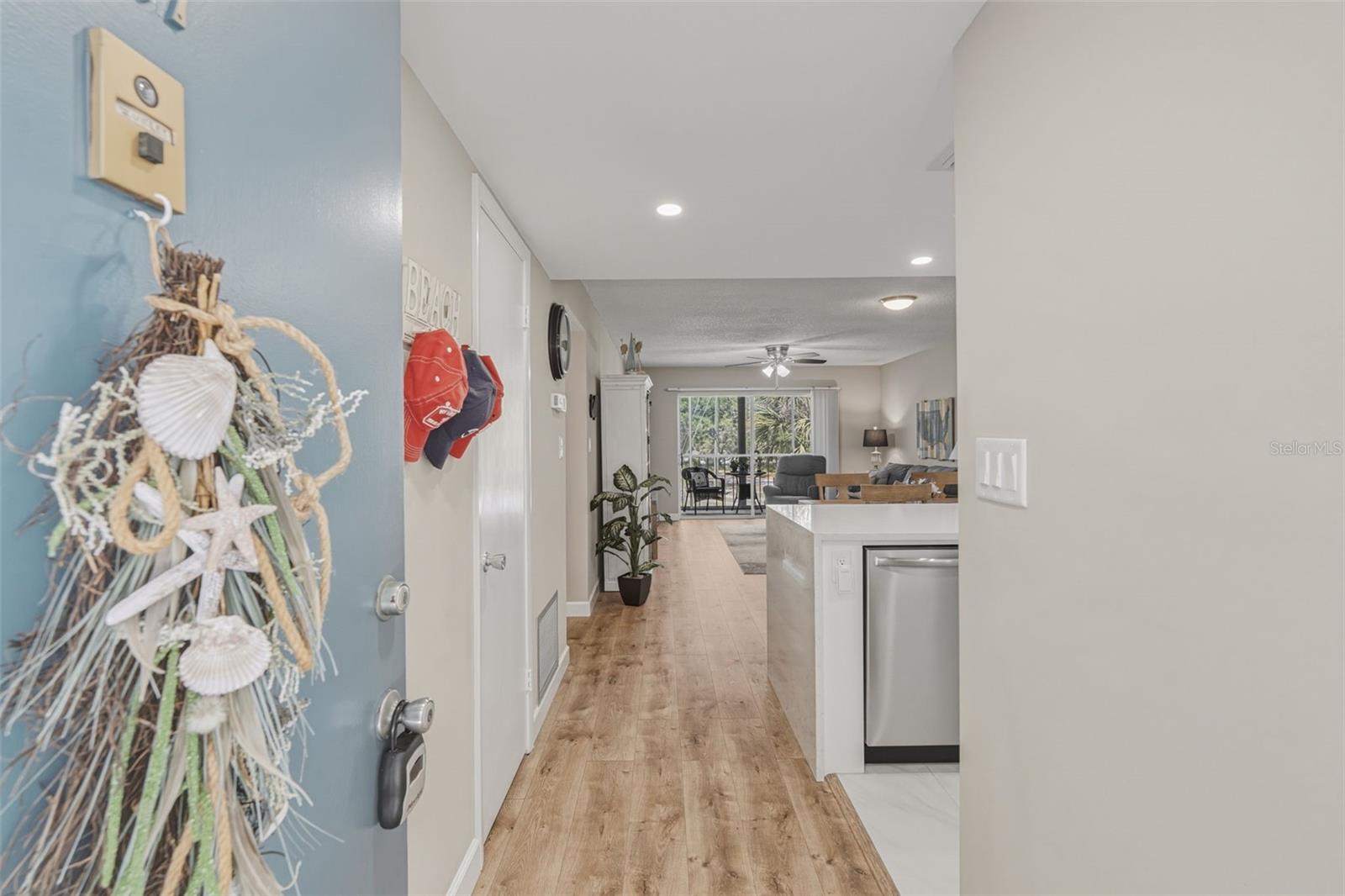 Image 3 of 29 For 1520 Glen Oaks Drive E 247