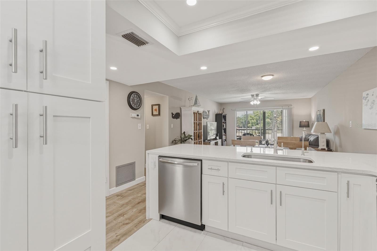 Image 5 of 29 For 1520 Glen Oaks Drive E 247