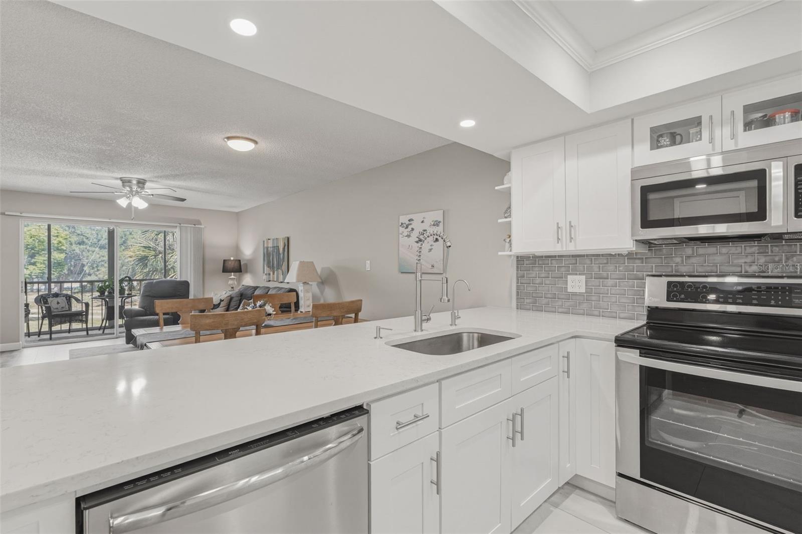 Image 7 of 29 For 1520 Glen Oaks Drive E 247