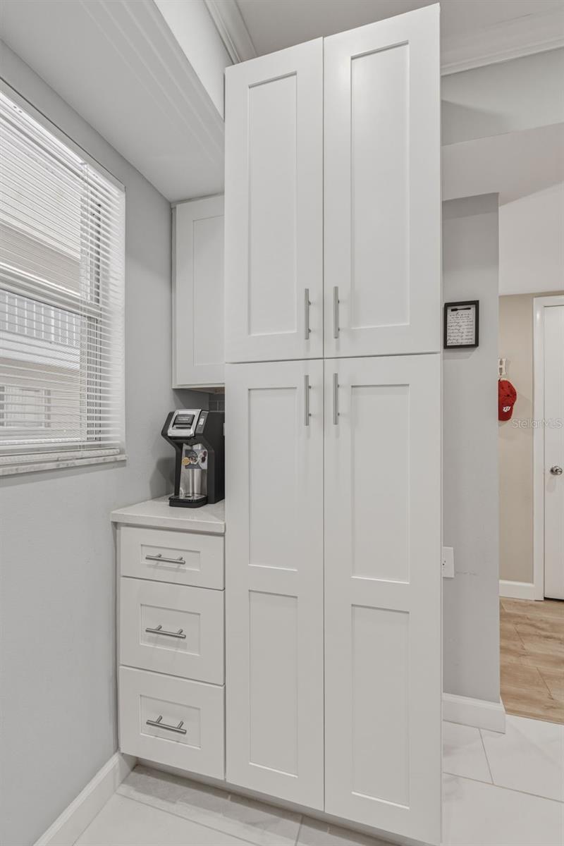 Image 9 of 29 For 1520 Glen Oaks Drive E 247
