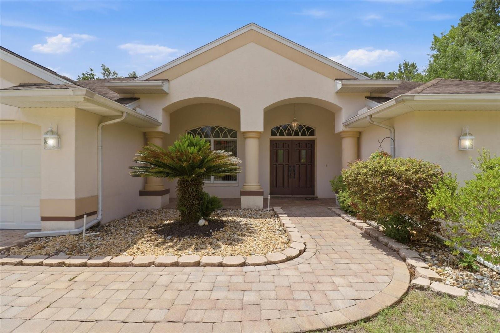 Listing photo id 4 for 4 Poppy Court