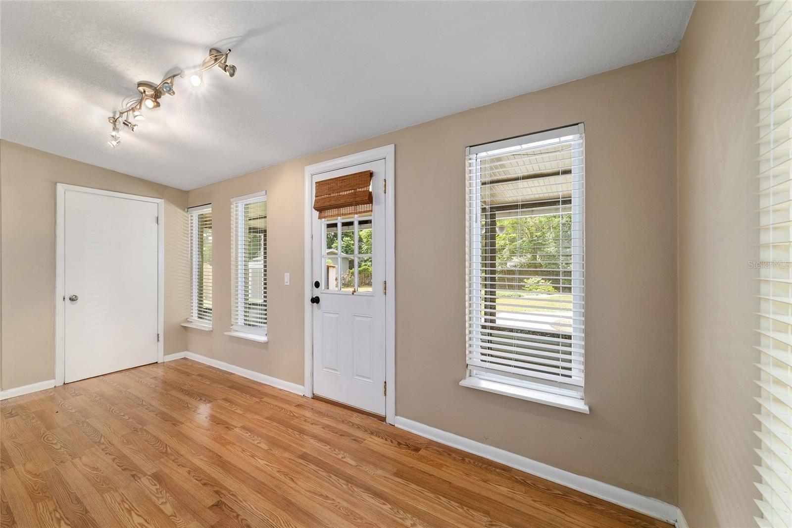 Image 21 of 46 For 2936 13th Street
