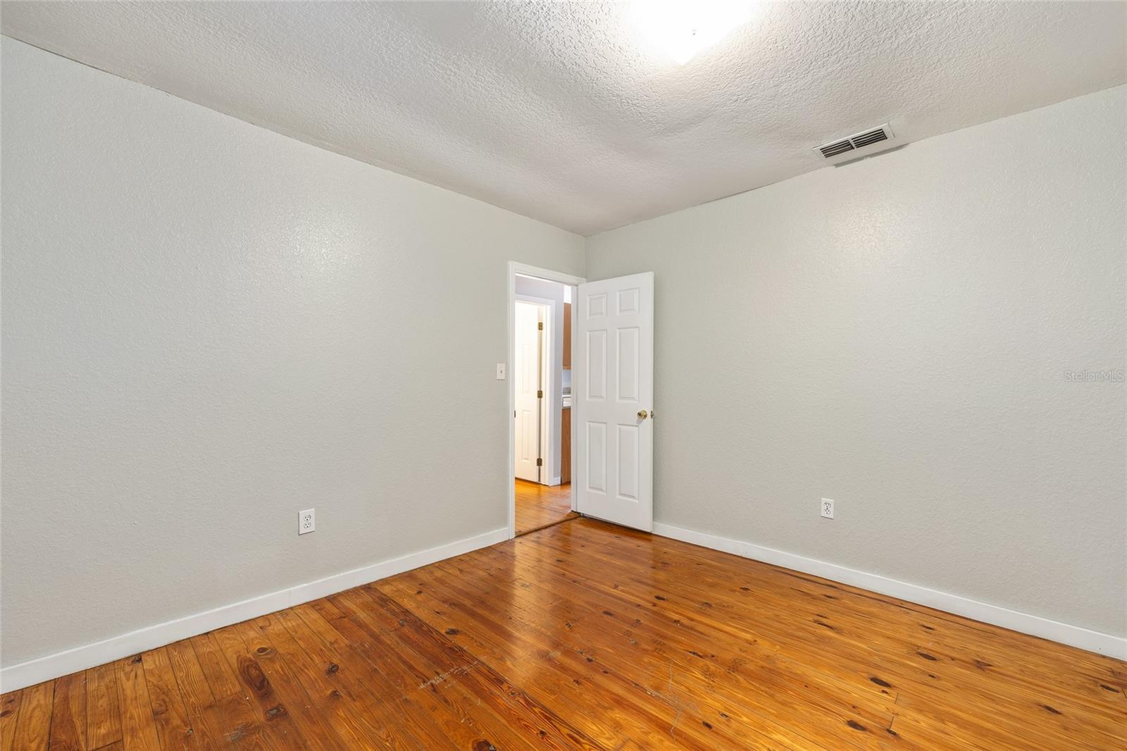 Image 18 of 24 For 1420 23rd Street