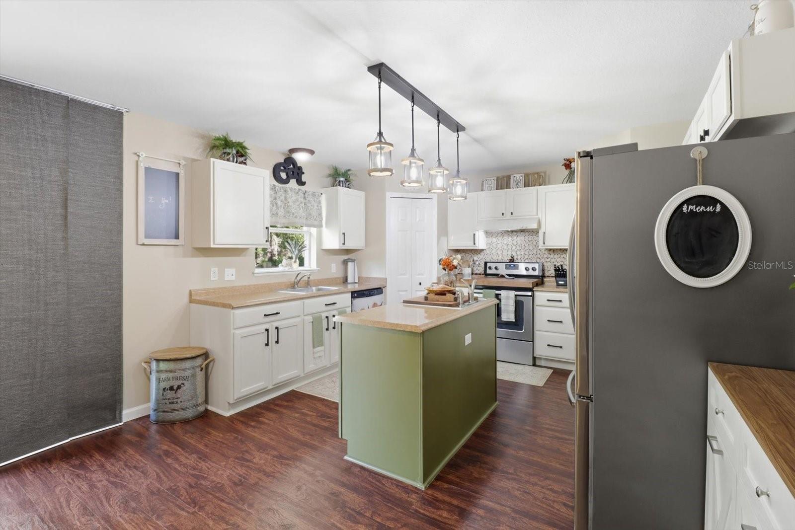 Image 11 of 50 For 9508 Dawnflower Avenue
