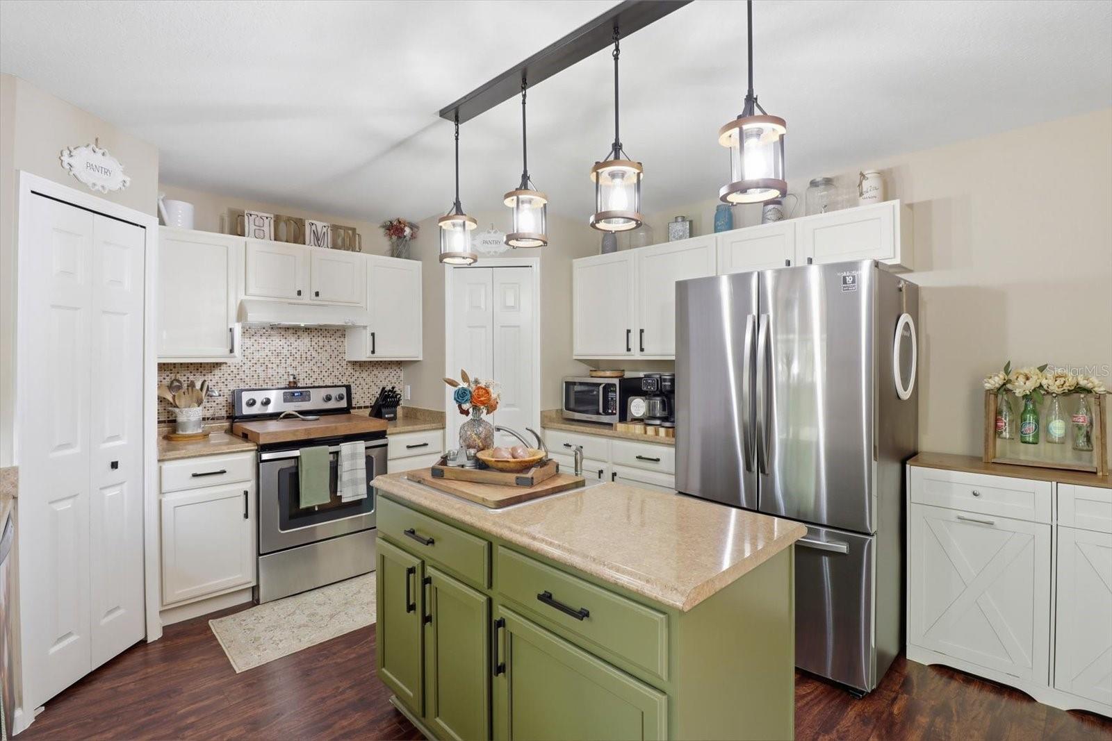 Image 13 of 50 For 9508 Dawnflower Avenue