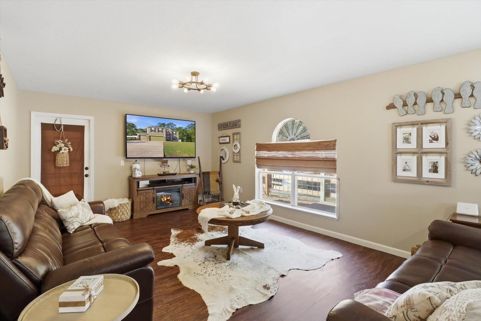 Image 18 of 50 For 9508 Dawnflower Avenue