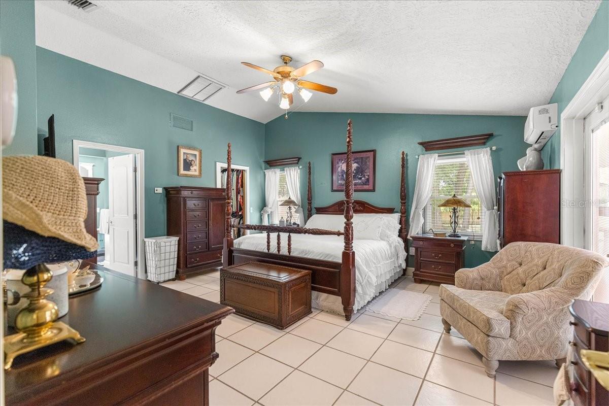 Image 18 of 53 For 11470 73rd Court