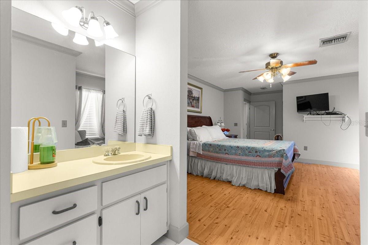 Image 36 of 53 For 11470 73rd Court