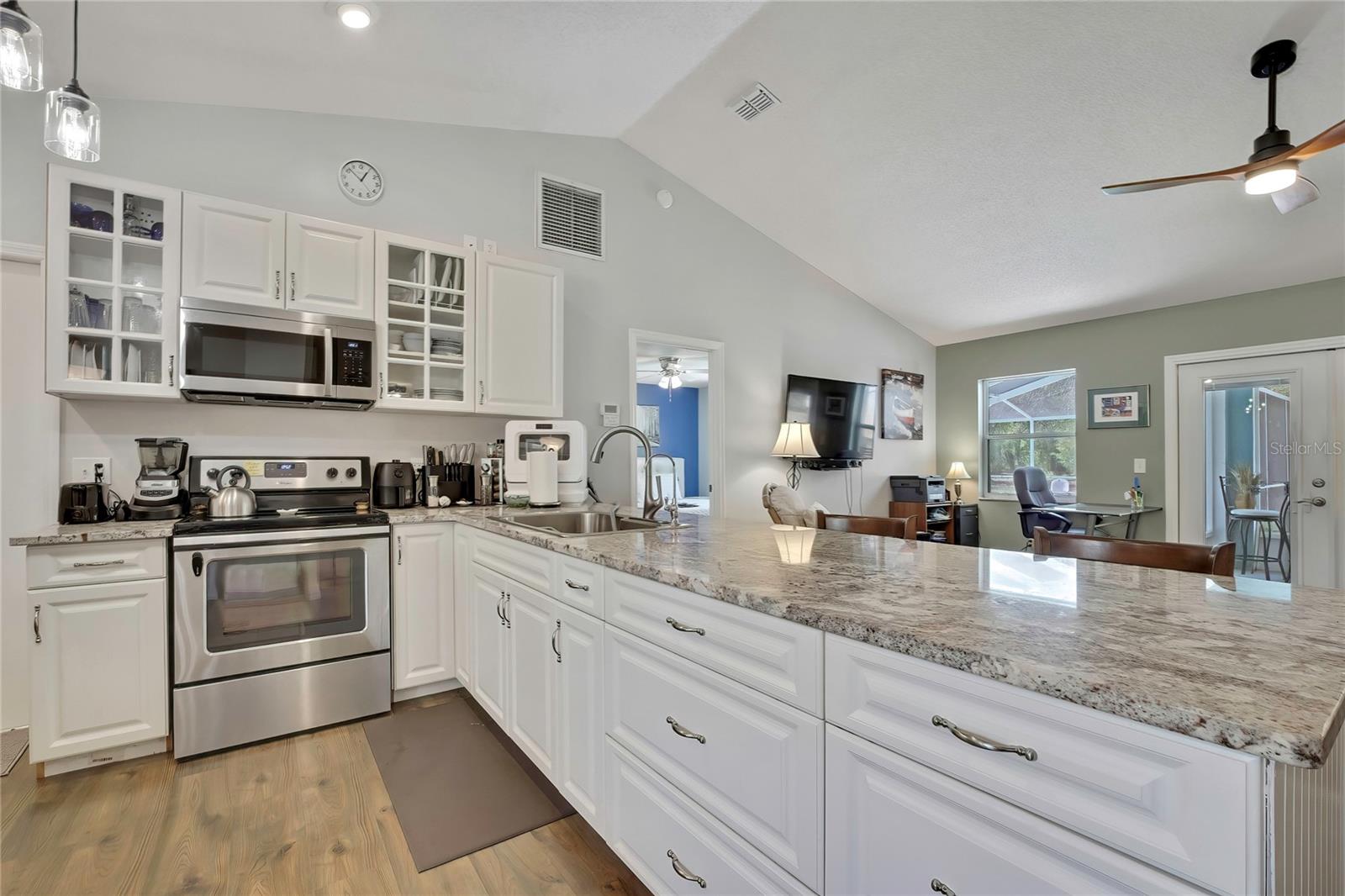 Image 12 of 56 For 9690 Alder Avenue