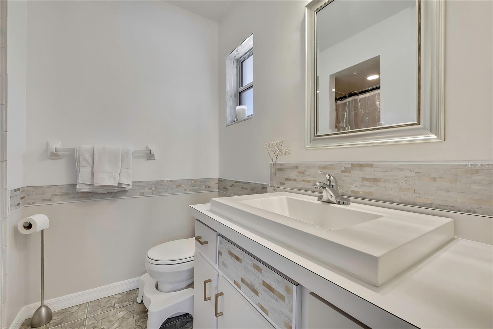 Image 21 of 56 For 9690 Alder Avenue
