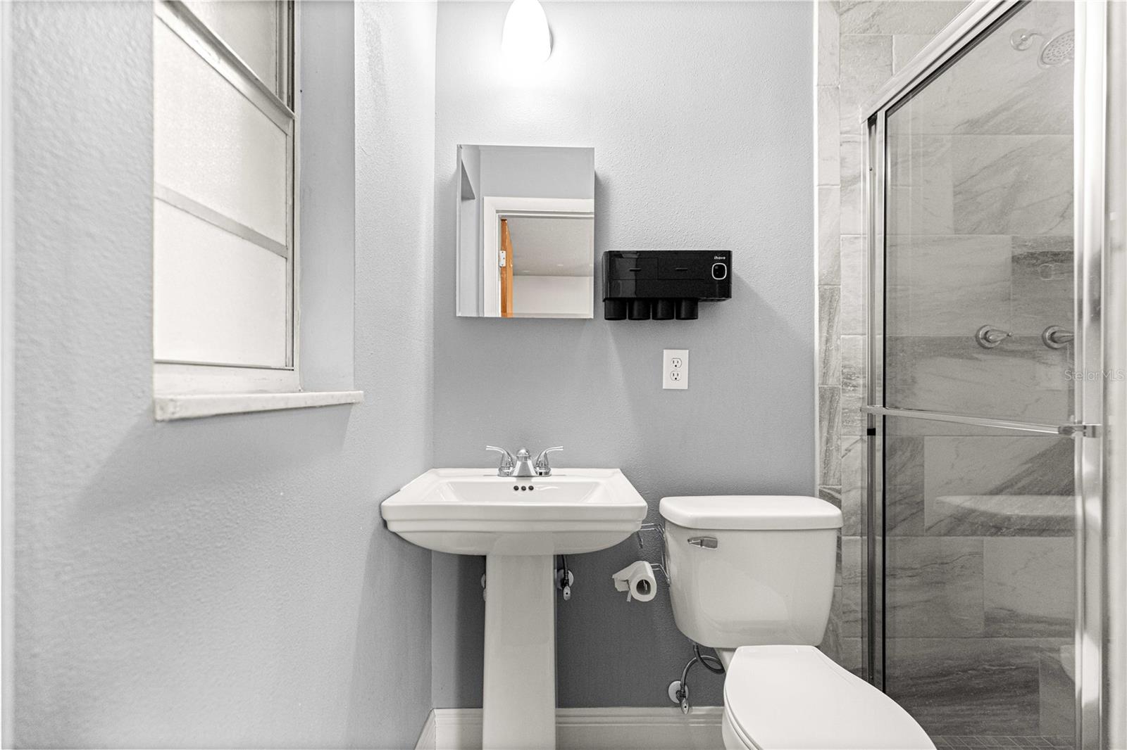 Image 28 of 39 For 1421 23rd Street