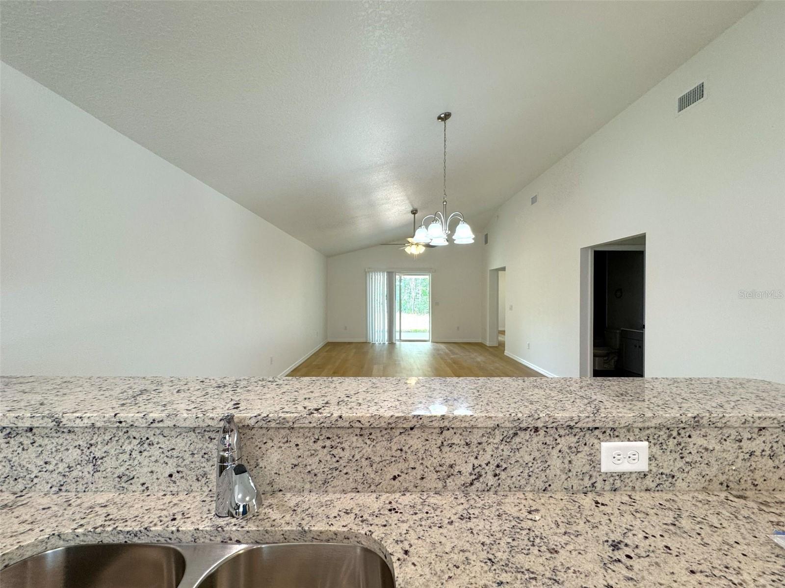 Image 3 of 18 For 908 Columbia Lane