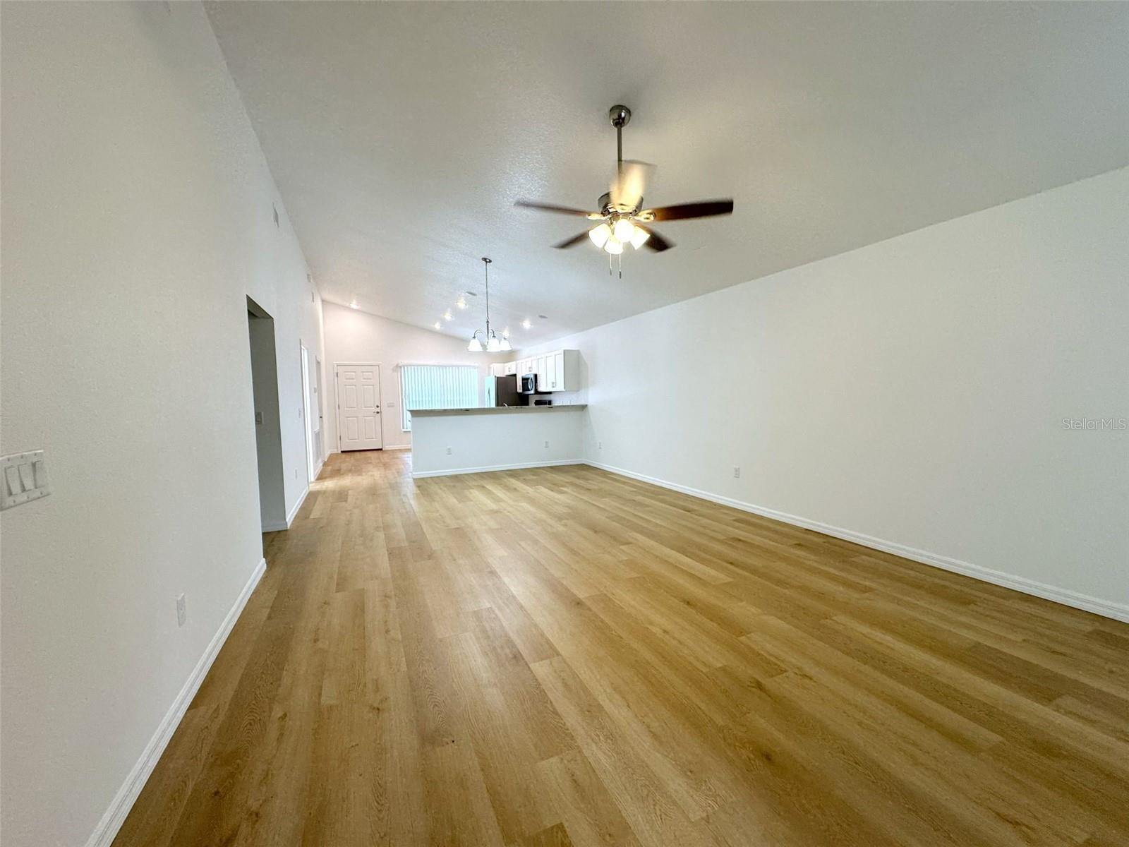Image 4 of 18 For 908 Columbia Lane
