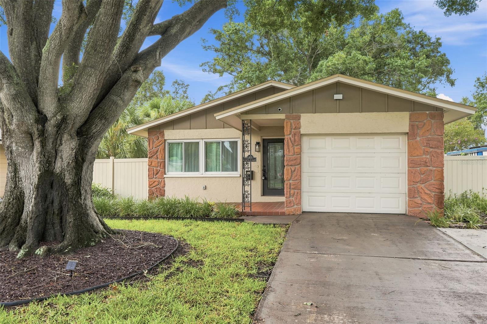 Details for 205 Se Monroe Circle, ST PETERSBURG, FL 33703