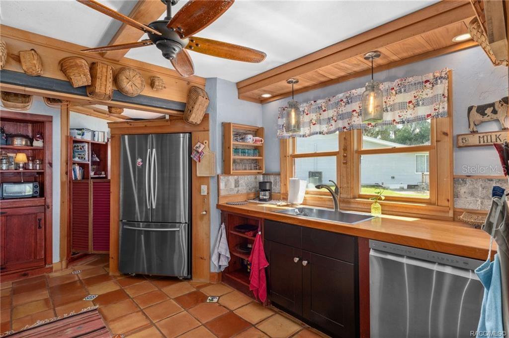 Image 21 of 50 For 8004 E Halcyon Isle Court