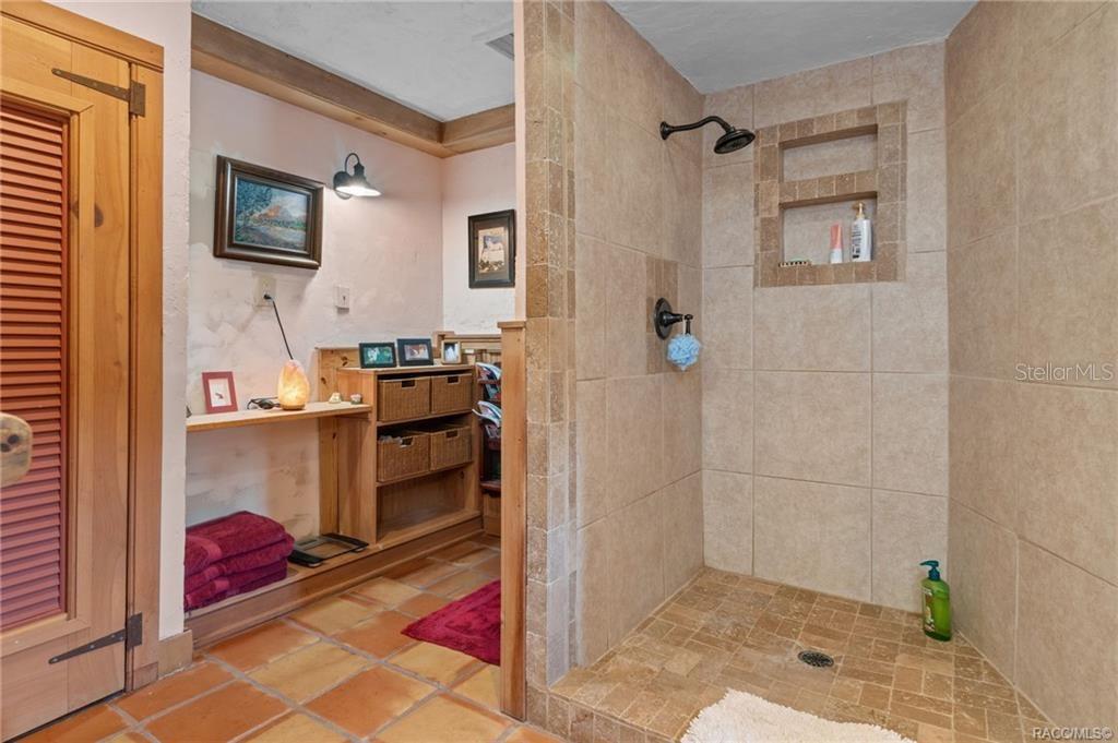 Image 33 of 50 For 8004 E Halcyon Isle Court