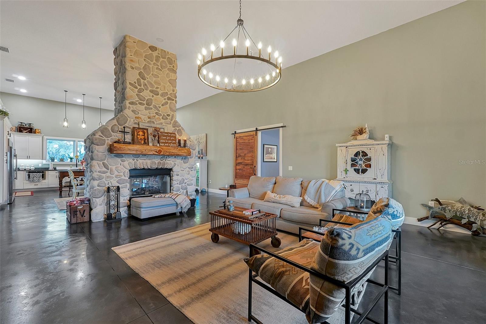Listing photo id 8 for 3395 Lake Buffum Road E