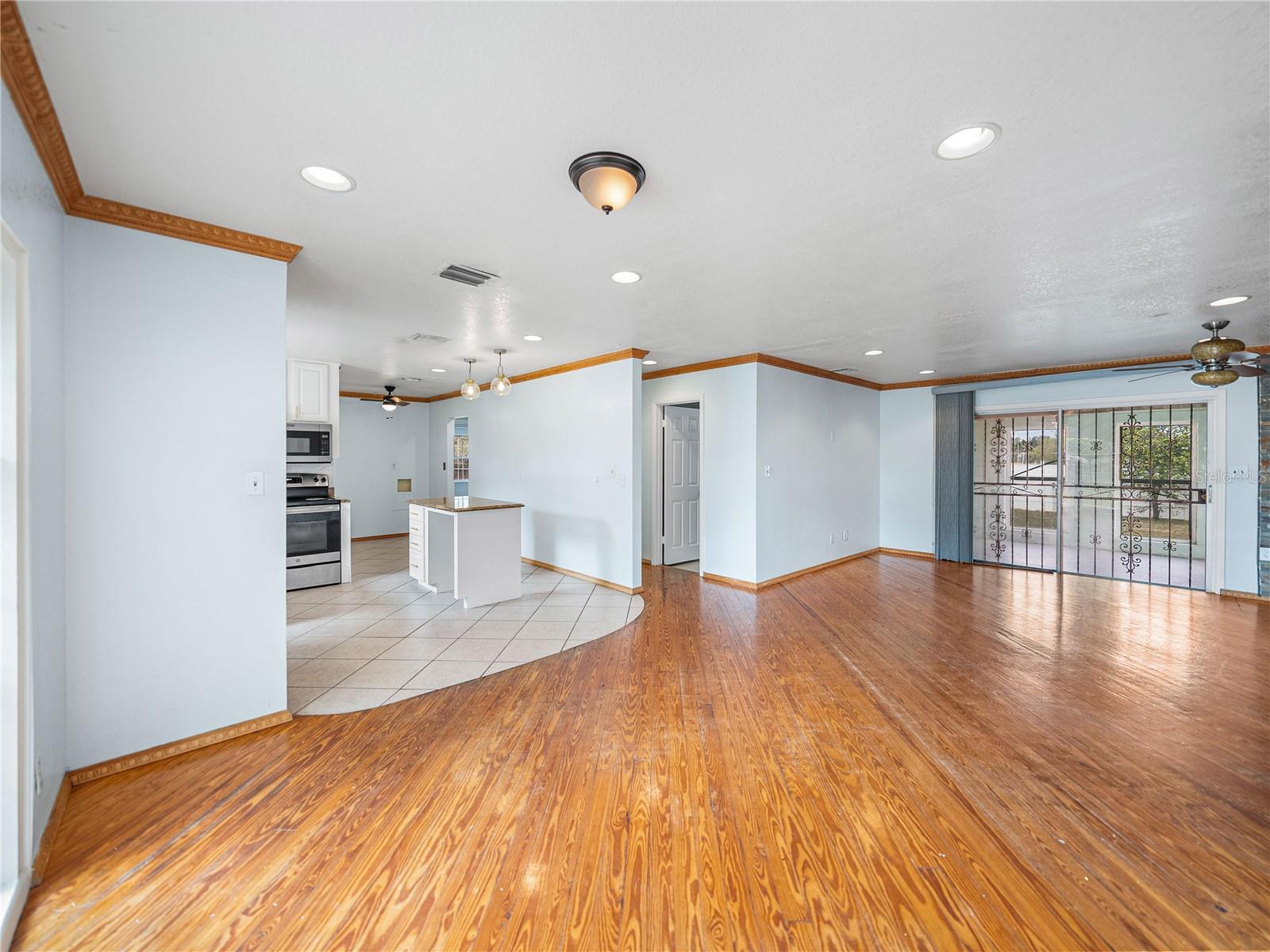 Image 11 of 52 For 450 Pomelo Street