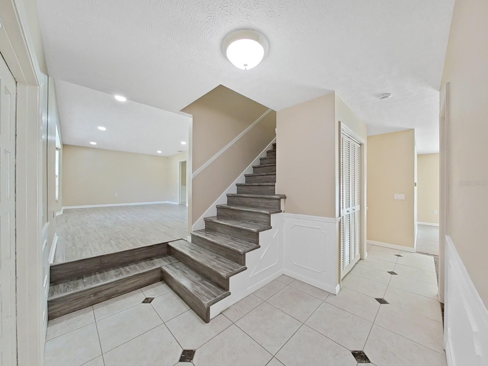 Listing photo id 11 for 11910 Riverhills Drive