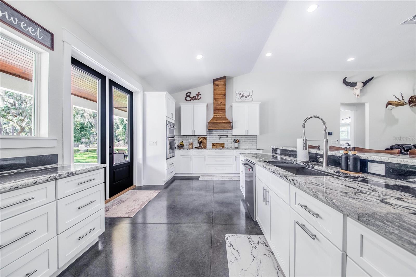 Image 16 of 56 For 12510 Lake Hatchineha Road