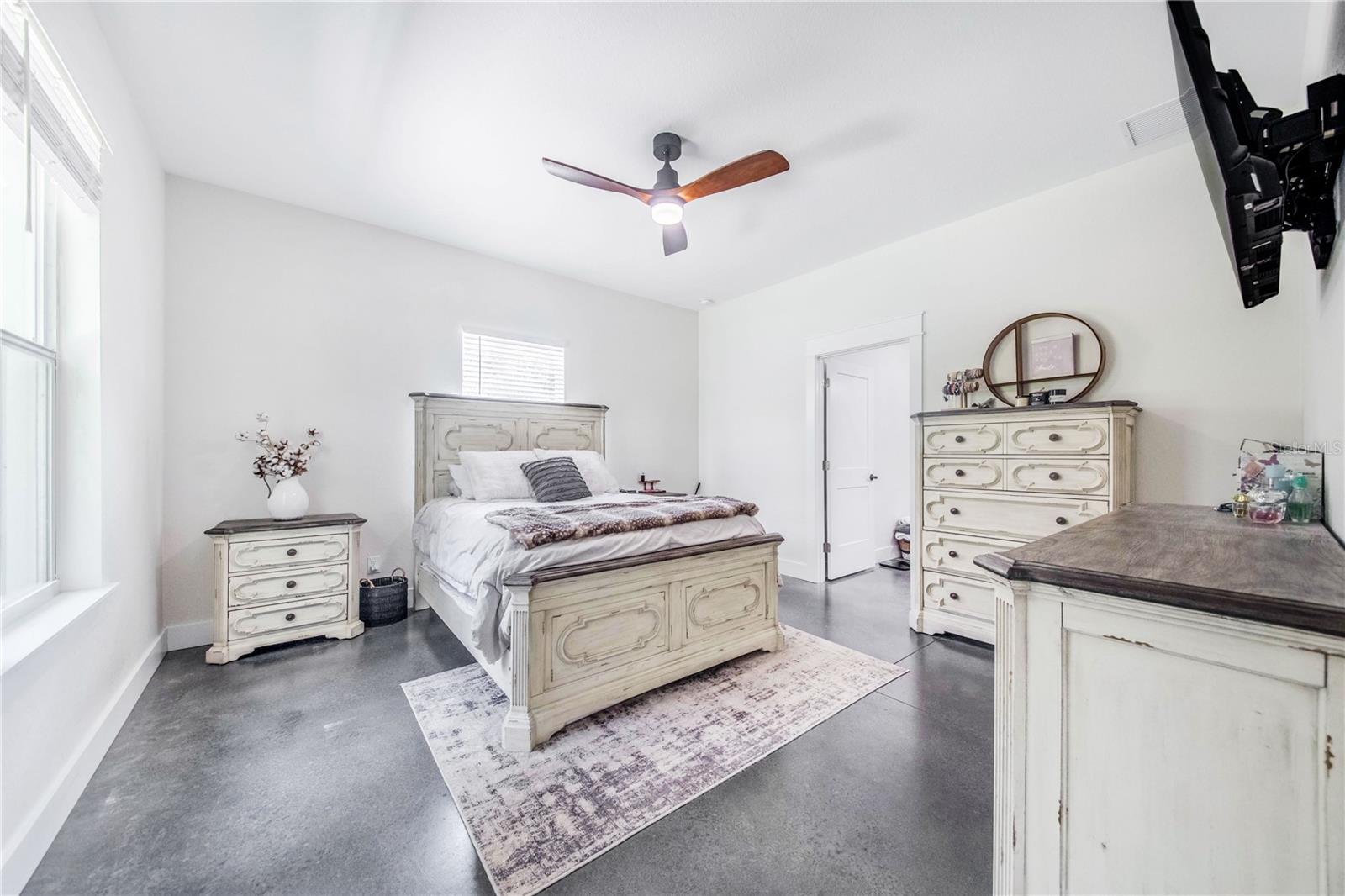 Image 20 of 56 For 12510 Lake Hatchineha Road