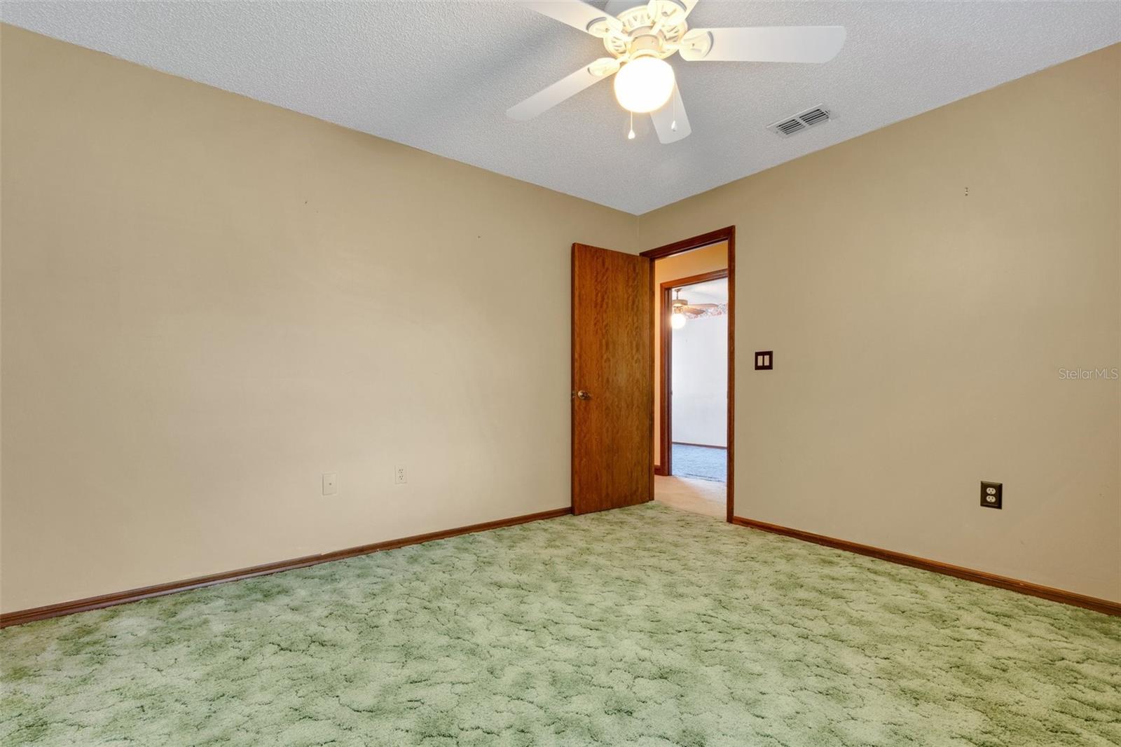 Image 47 of 60 For 2019 Shoreland Drive