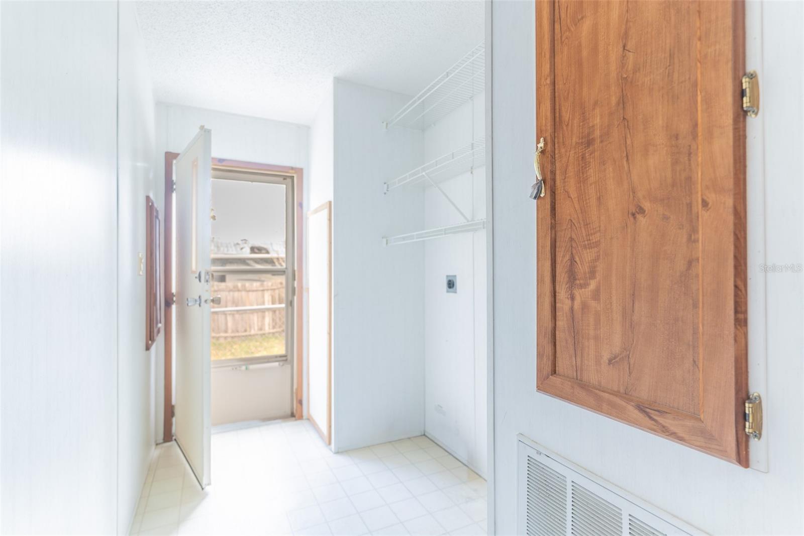 Image 15 of 36 For 3606 Lazy Lake Drive S