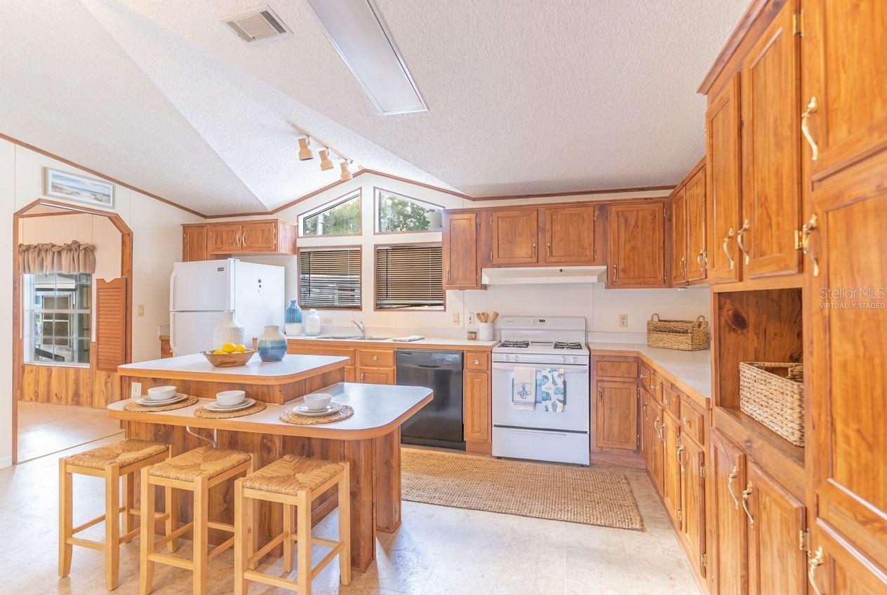 Image 6 of 36 For 3606 Lazy Lake Drive S