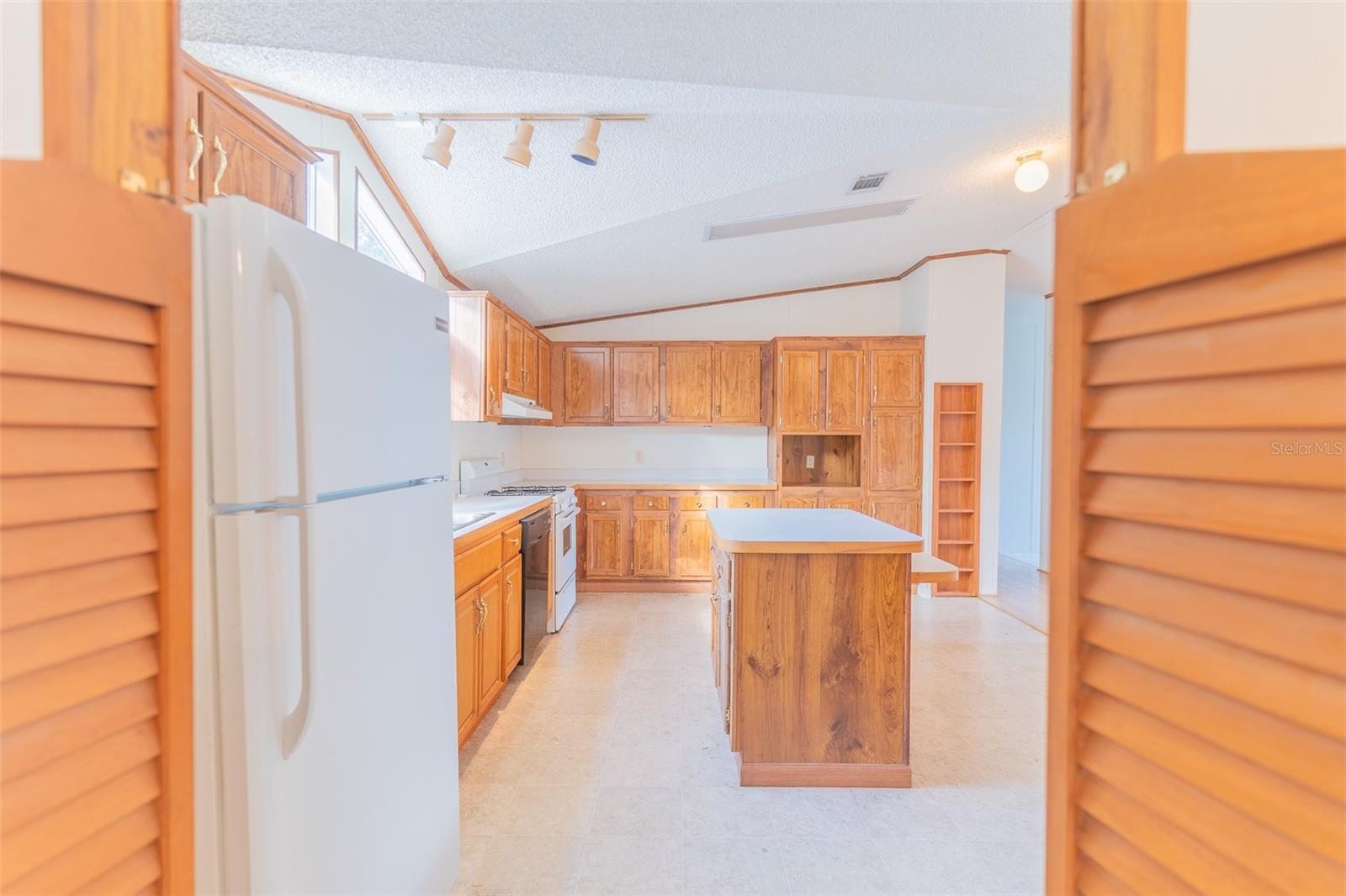 Image 8 of 36 For 3606 Lazy Lake Drive S