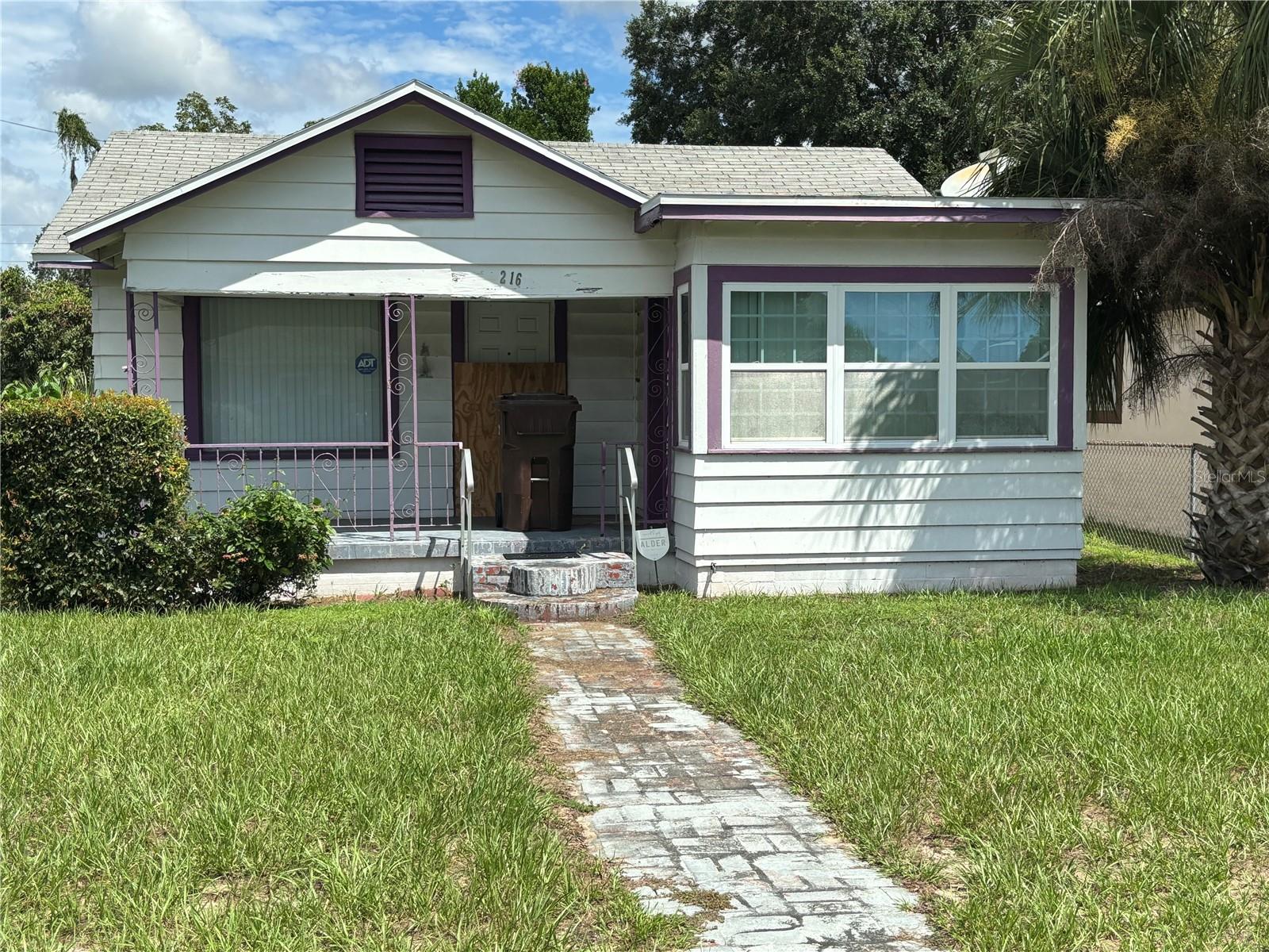 Listing Details for 216 Dorsett  , LAKE WALES, FL 33853