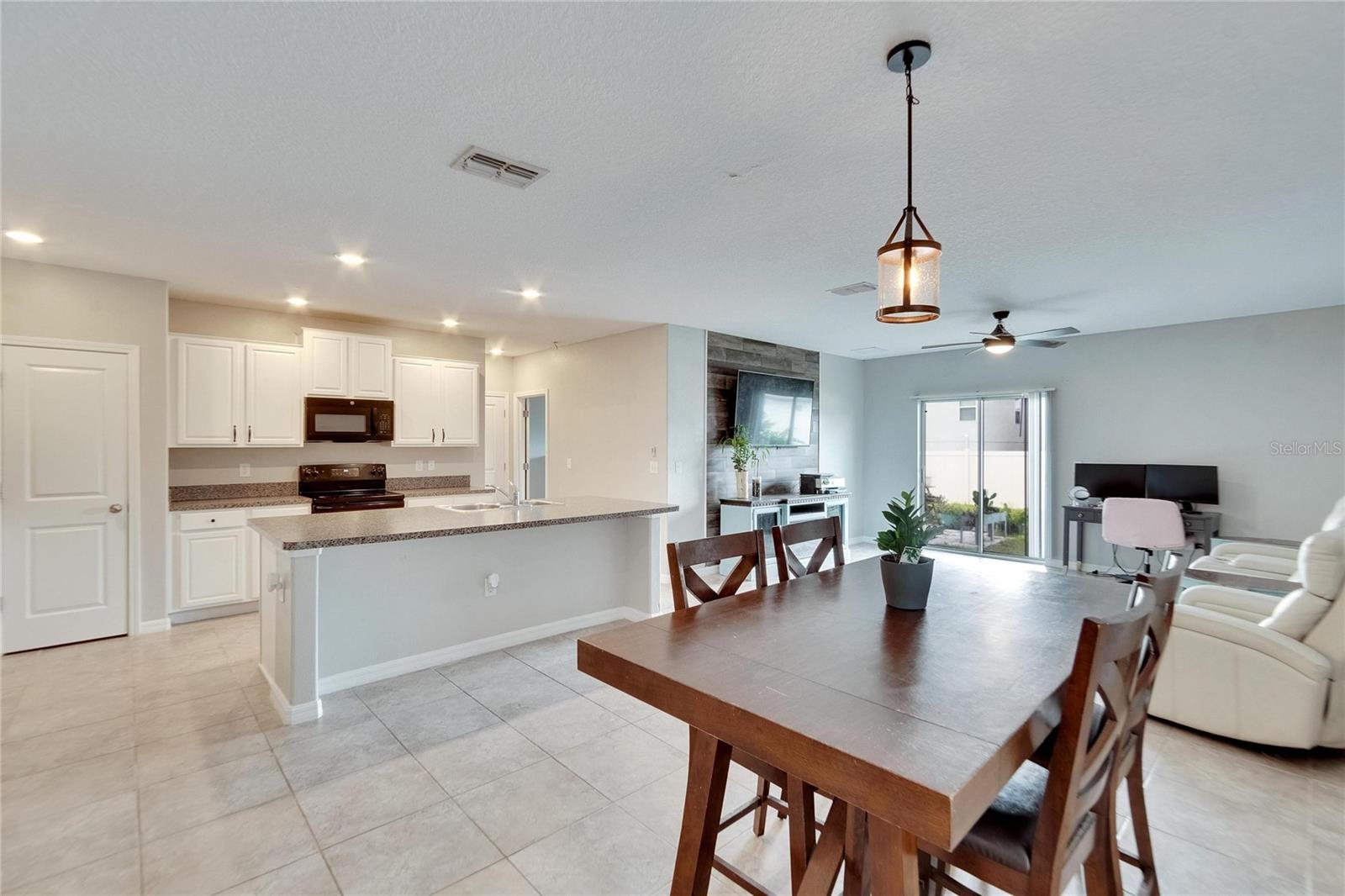 Listing photo id 10 for 12730 Lemon Pepper Drive