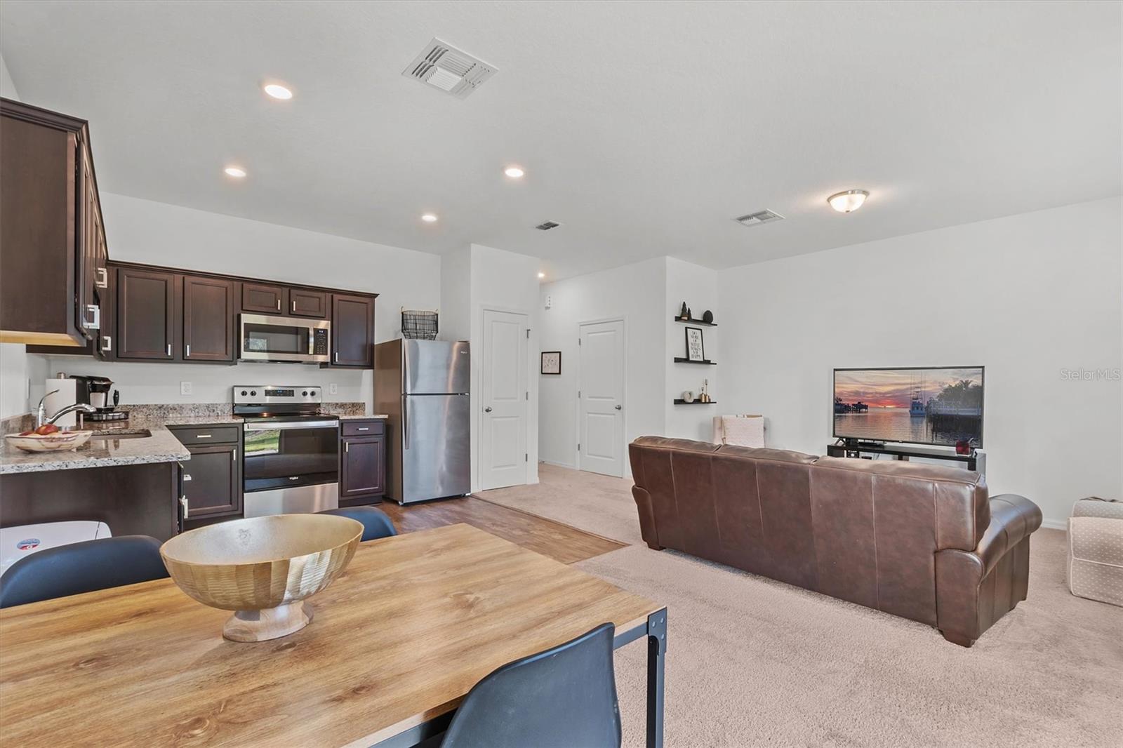 Image 10 of 32 For 955 Grandin Street