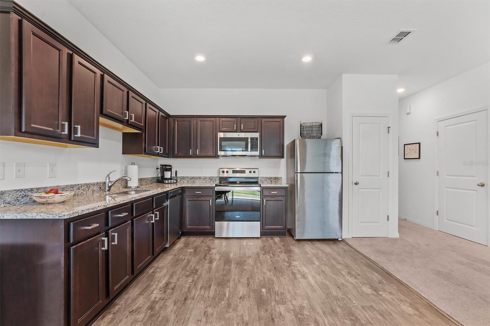 Image 11 of 32 For 955 Grandin Street