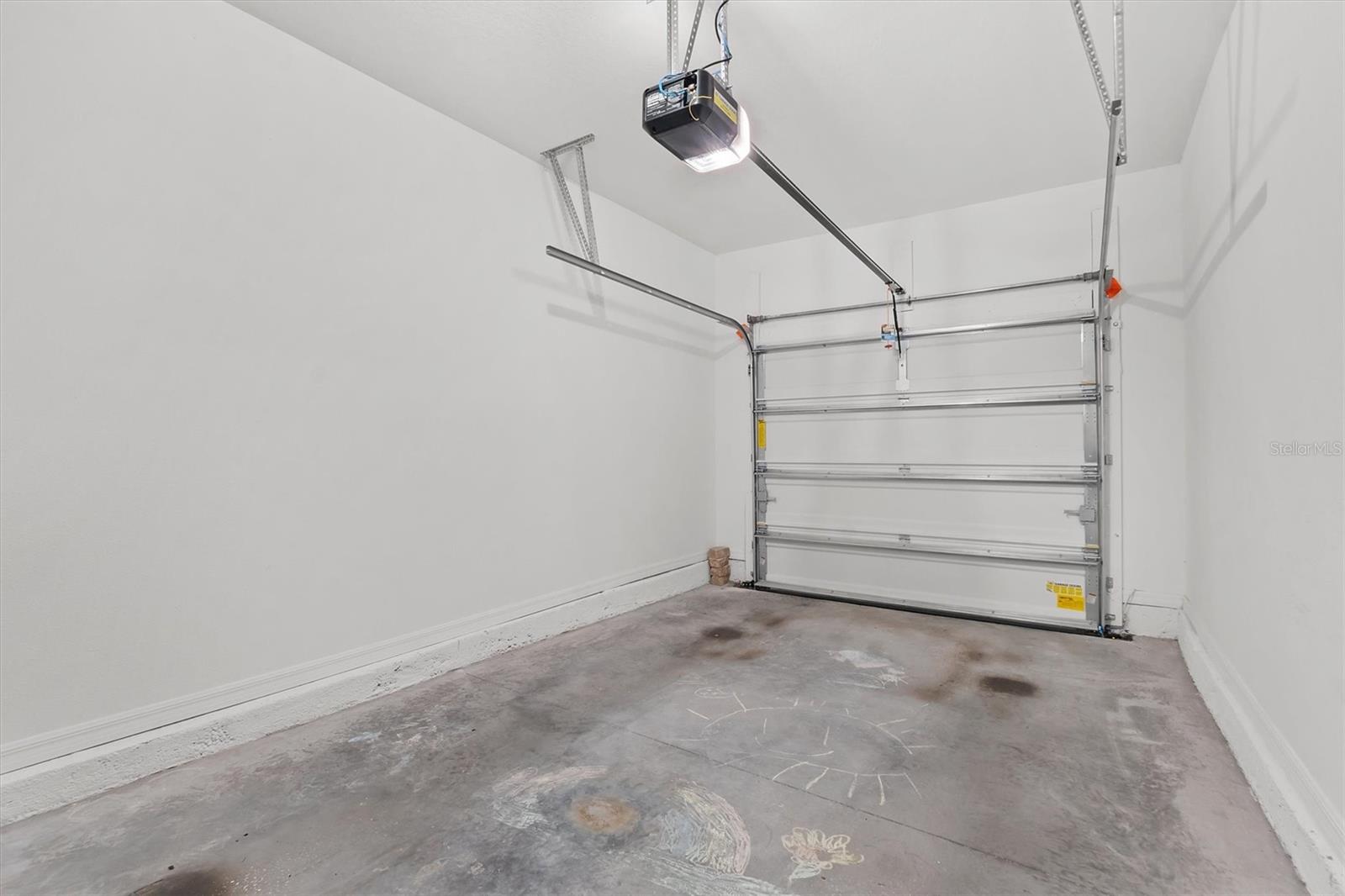 Image 16 of 32 For 955 Grandin Street