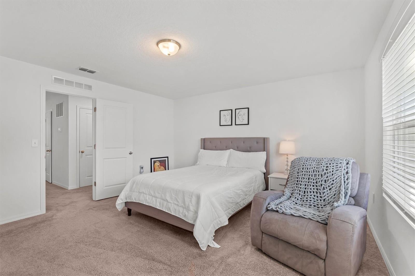 Image 20 of 32 For 955 Grandin Street