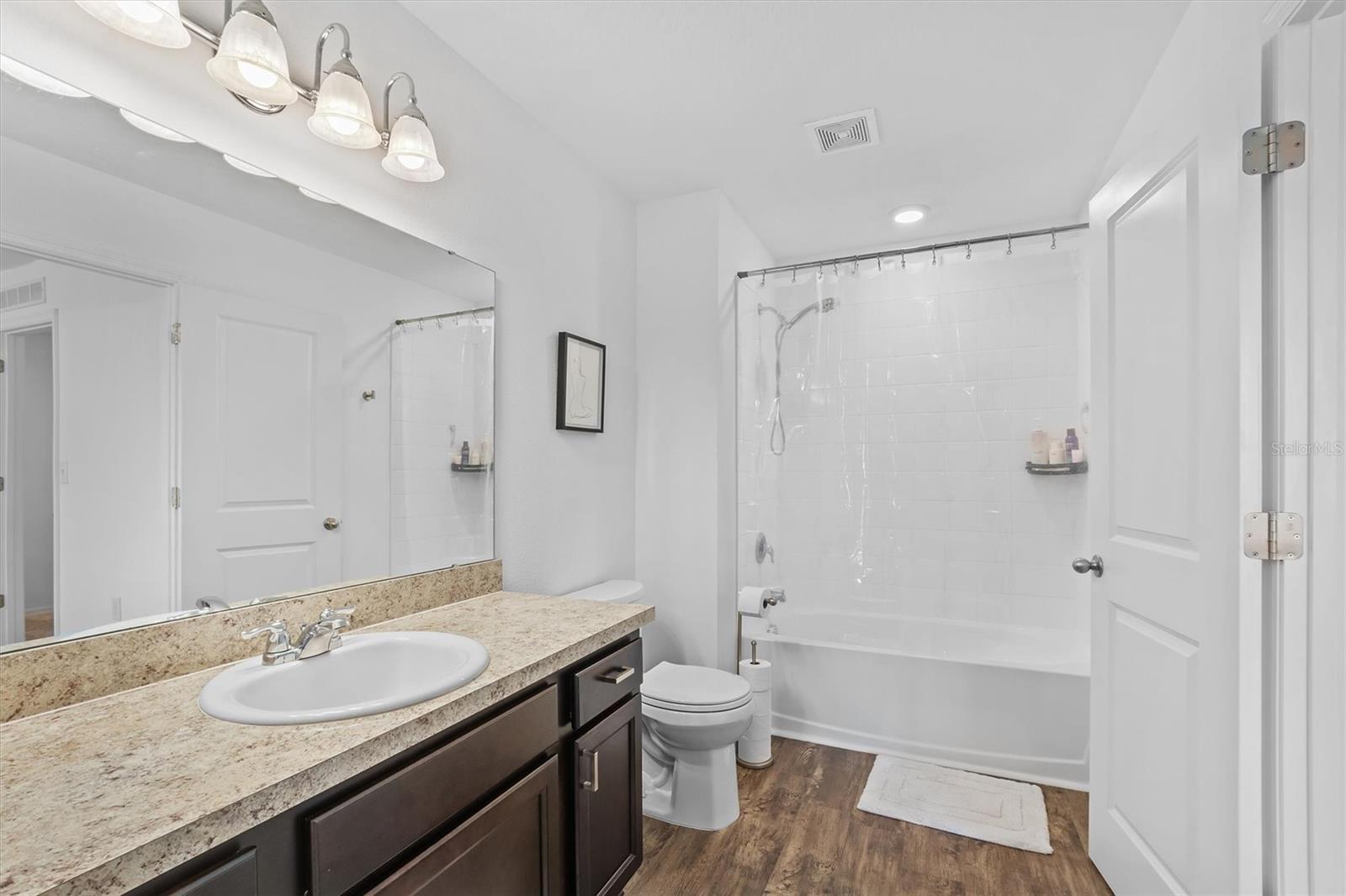 Image 21 of 32 For 955 Grandin Street