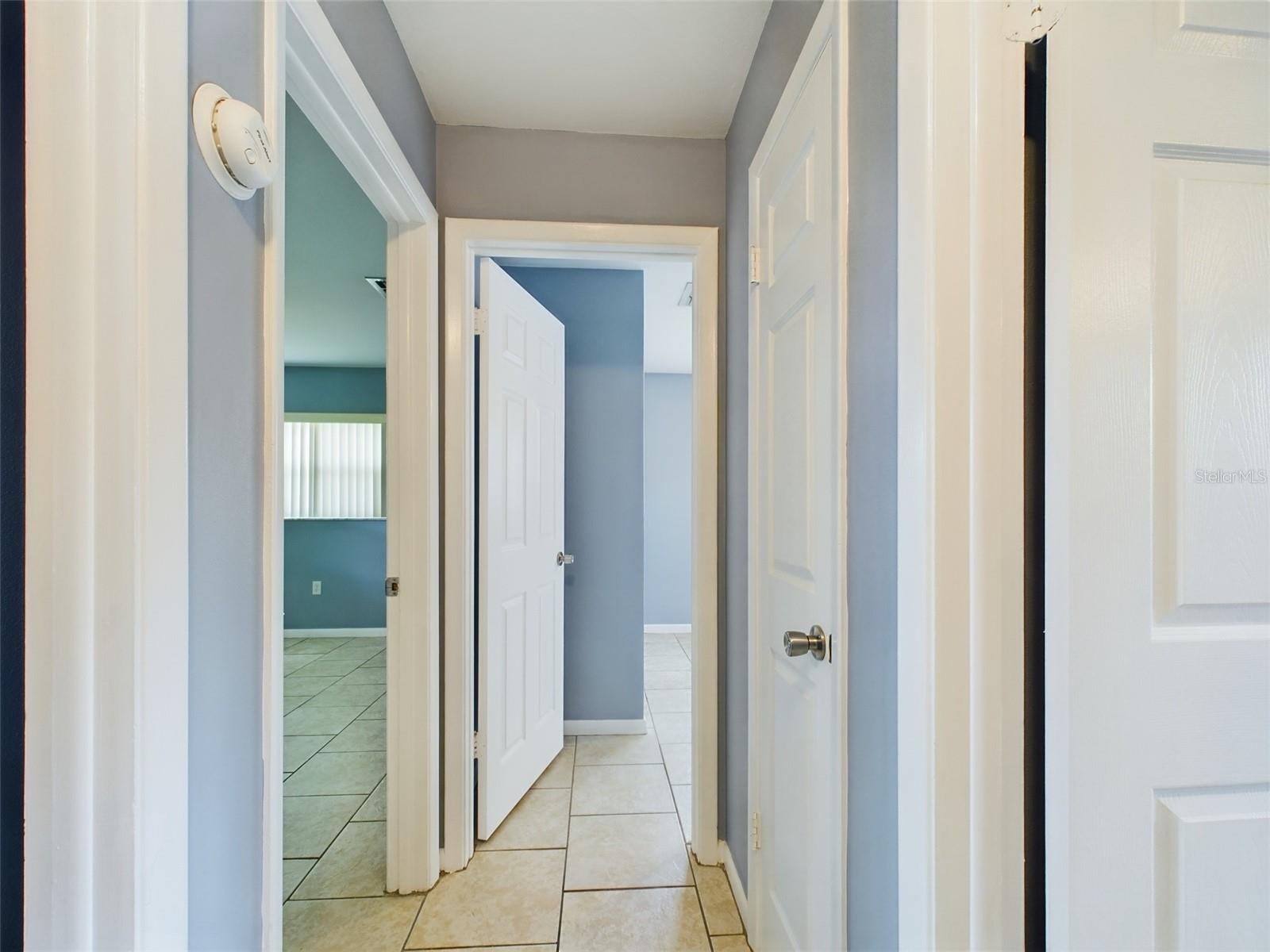 Listing photo id 8 for 1727 Silverwood Drive