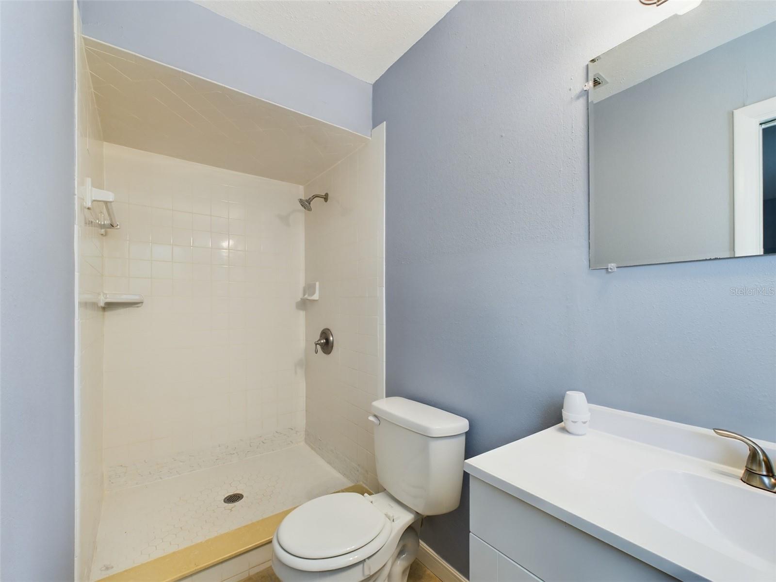 Listing photo id 9 for 1727 Silverwood Drive