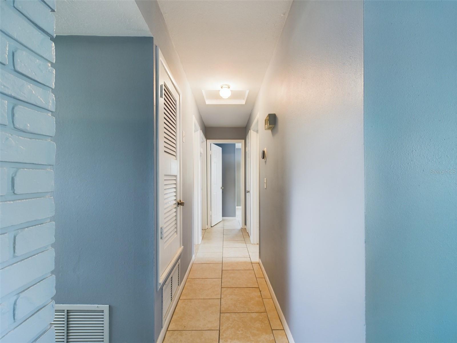 Listing photo id 10 for 1727 Silverwood Drive