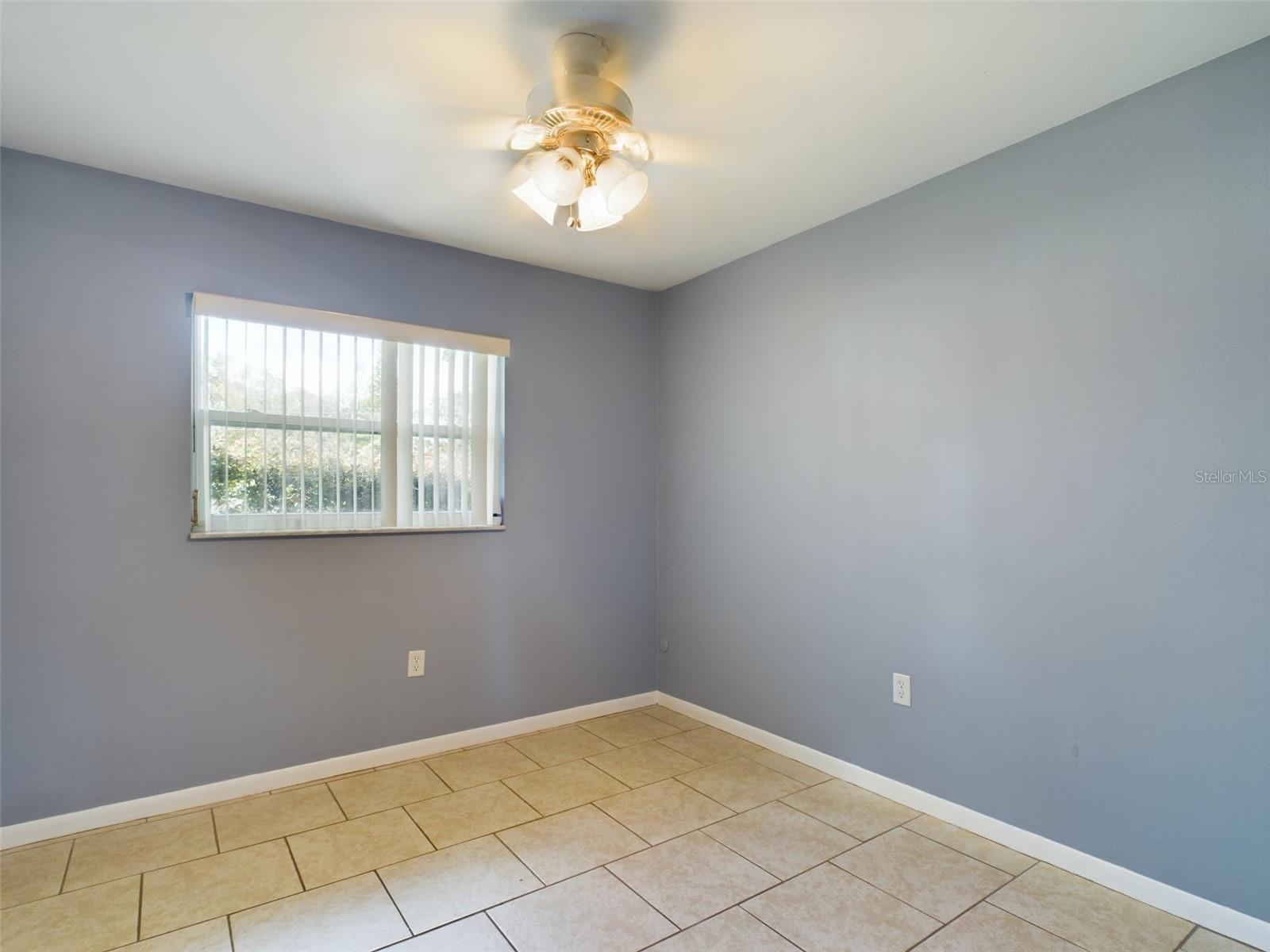 Listing photo id 11 for 1727 Silverwood Drive