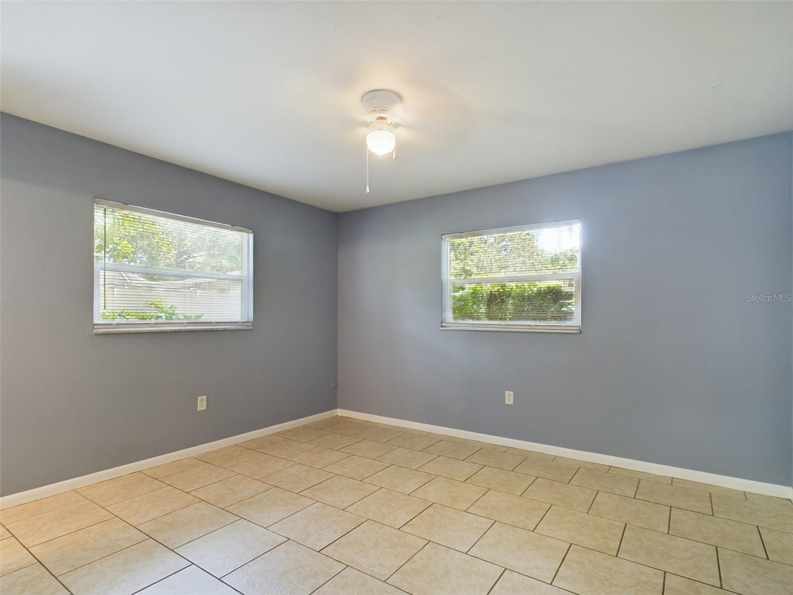 Listing photo id 12 for 1727 Silverwood Drive