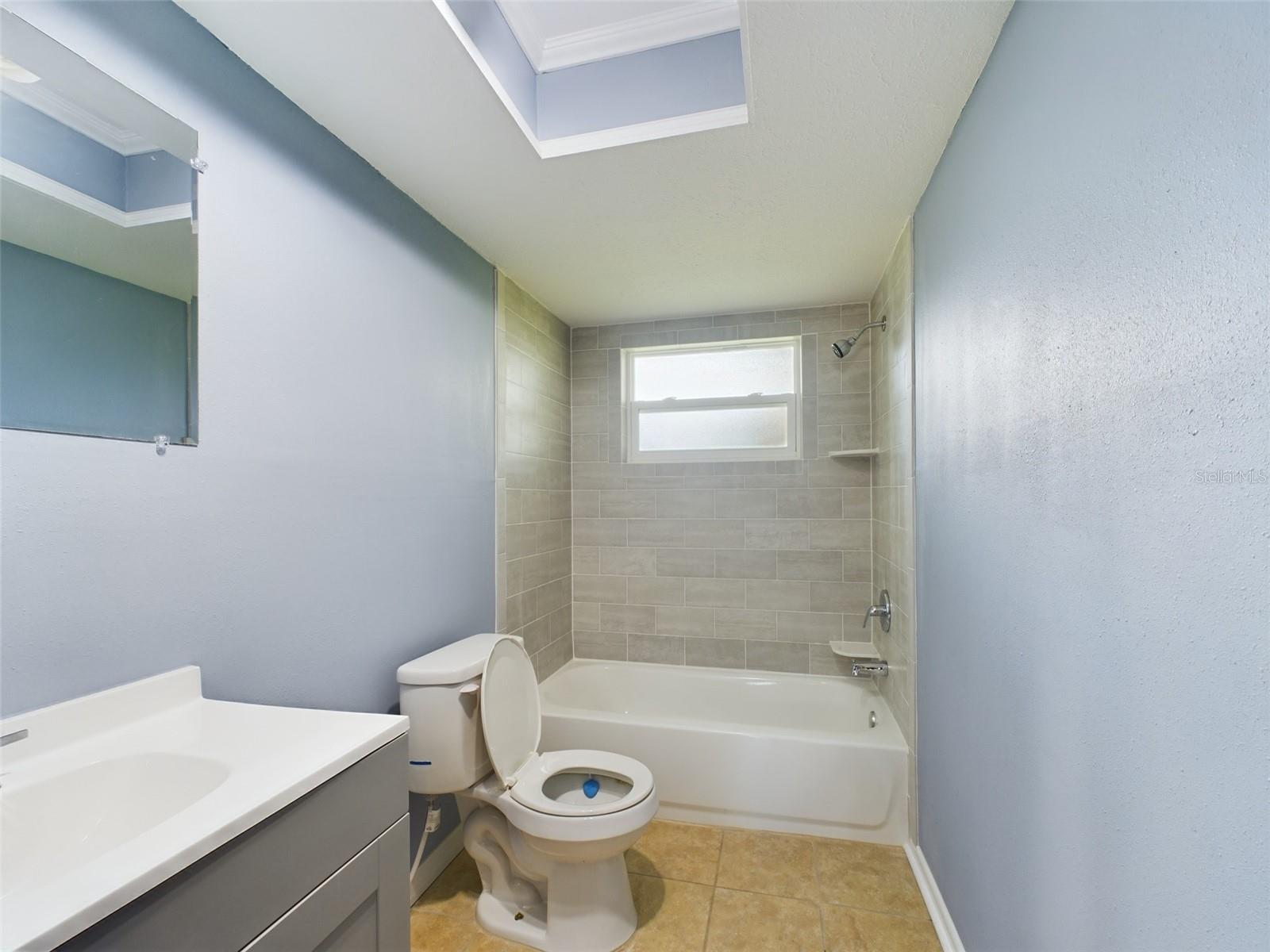Listing photo id 14 for 1727 Silverwood Drive