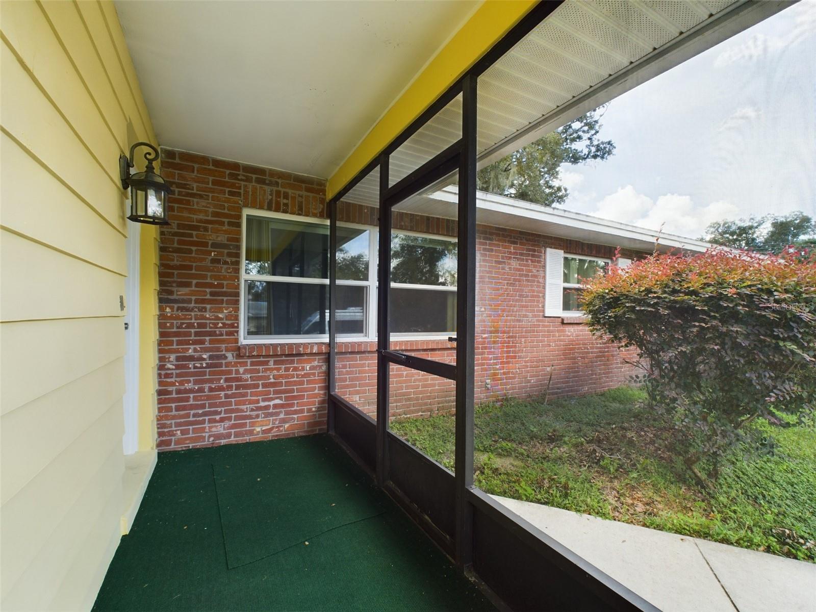 Listing photo id 15 for 1727 Silverwood Drive