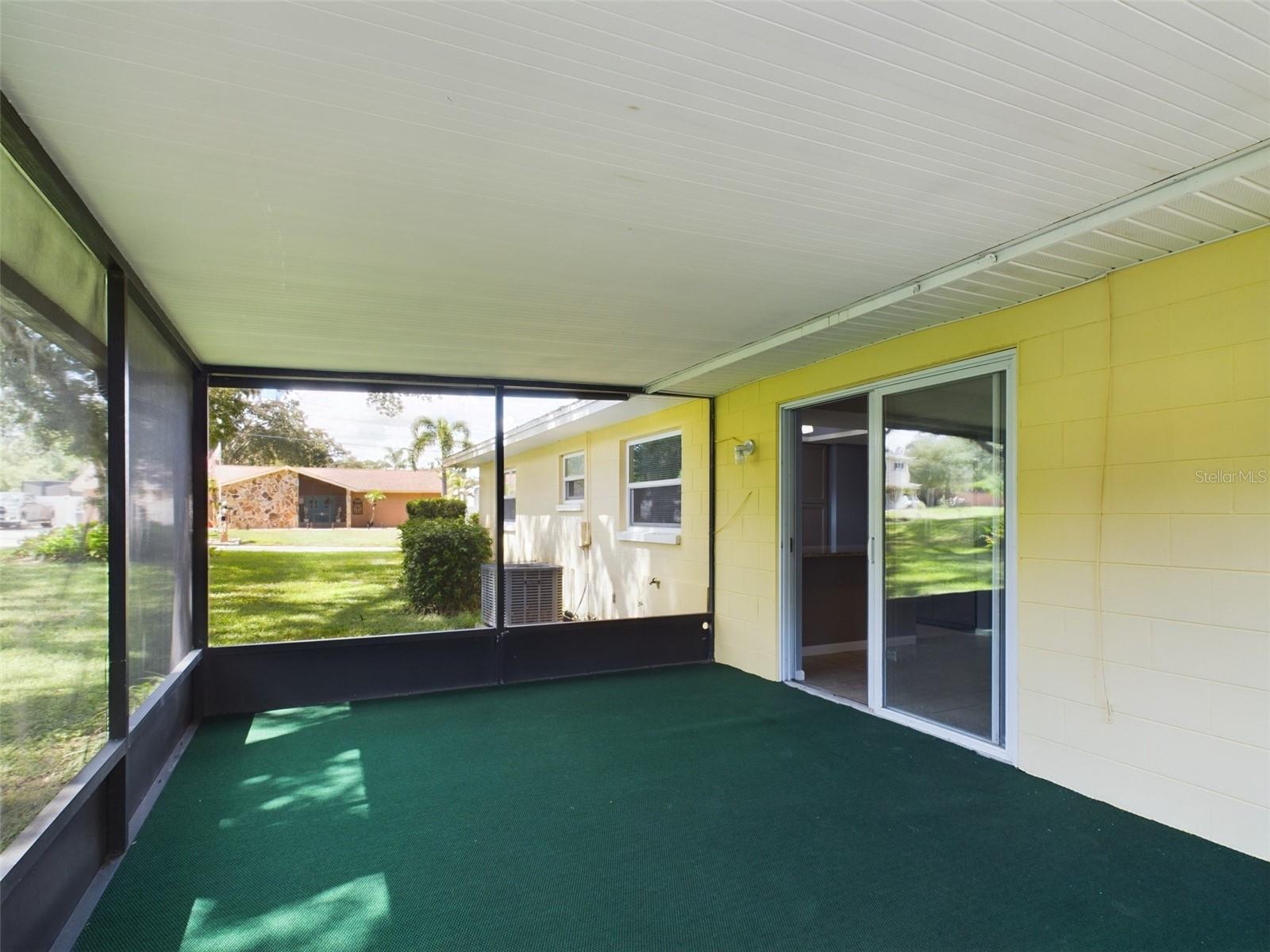 Listing photo id 16 for 1727 Silverwood Drive
