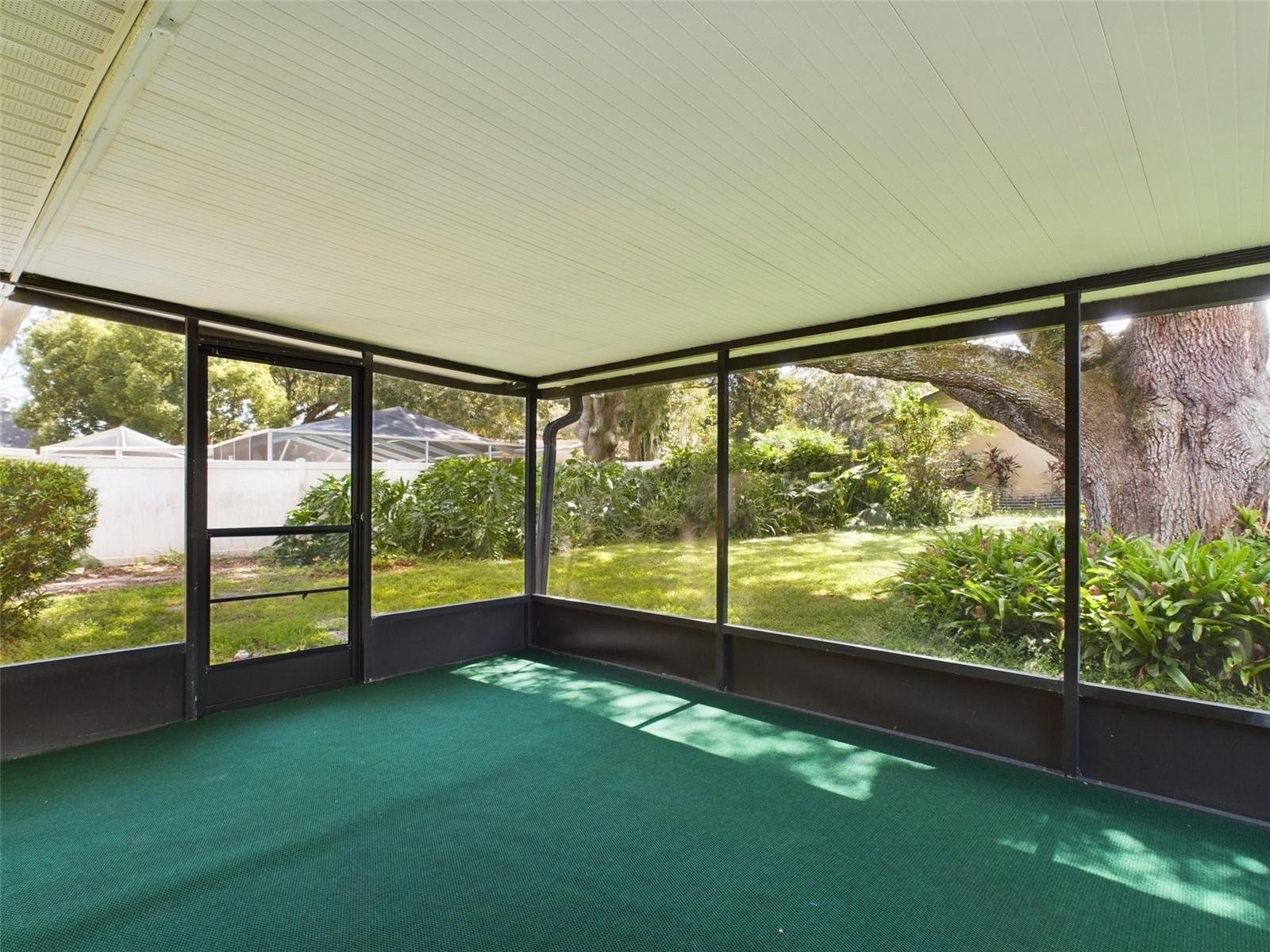 Listing photo id 17 for 1727 Silverwood Drive