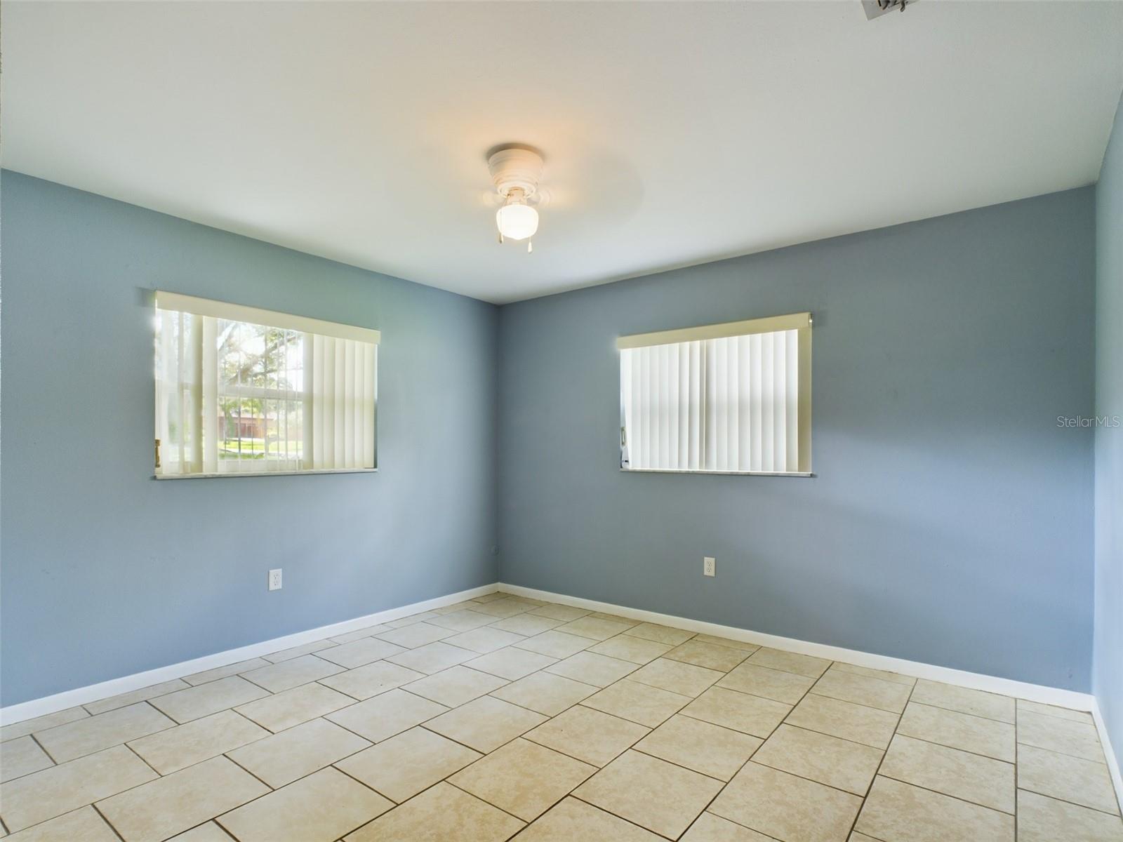 Listing photo id 18 for 1727 Silverwood Drive