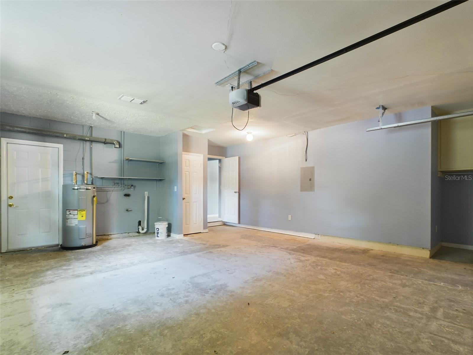 Listing photo id 19 for 1727 Silverwood Drive