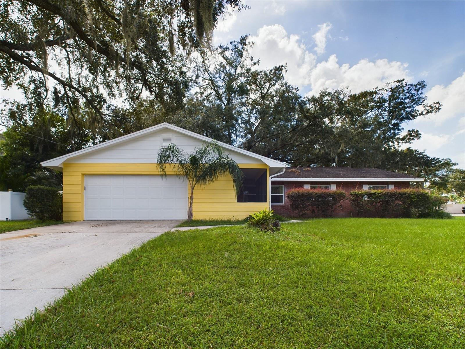 Listing photo id 22 for 1727 Silverwood Drive
